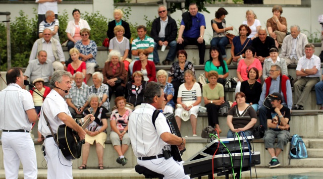 V rámci kulturního léta v GASK v Kutné Hoře zahraje v zahradách DOUBLE GUITAR QUARTET zdarma
