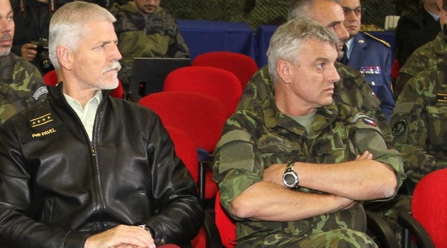 Češi, Slováci a Američané sdílejí informace